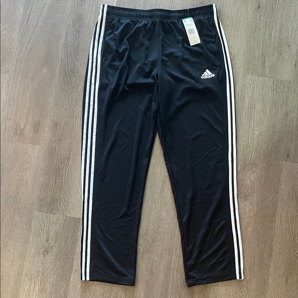 NWT Men’s Adidas Black and White Joggers XL